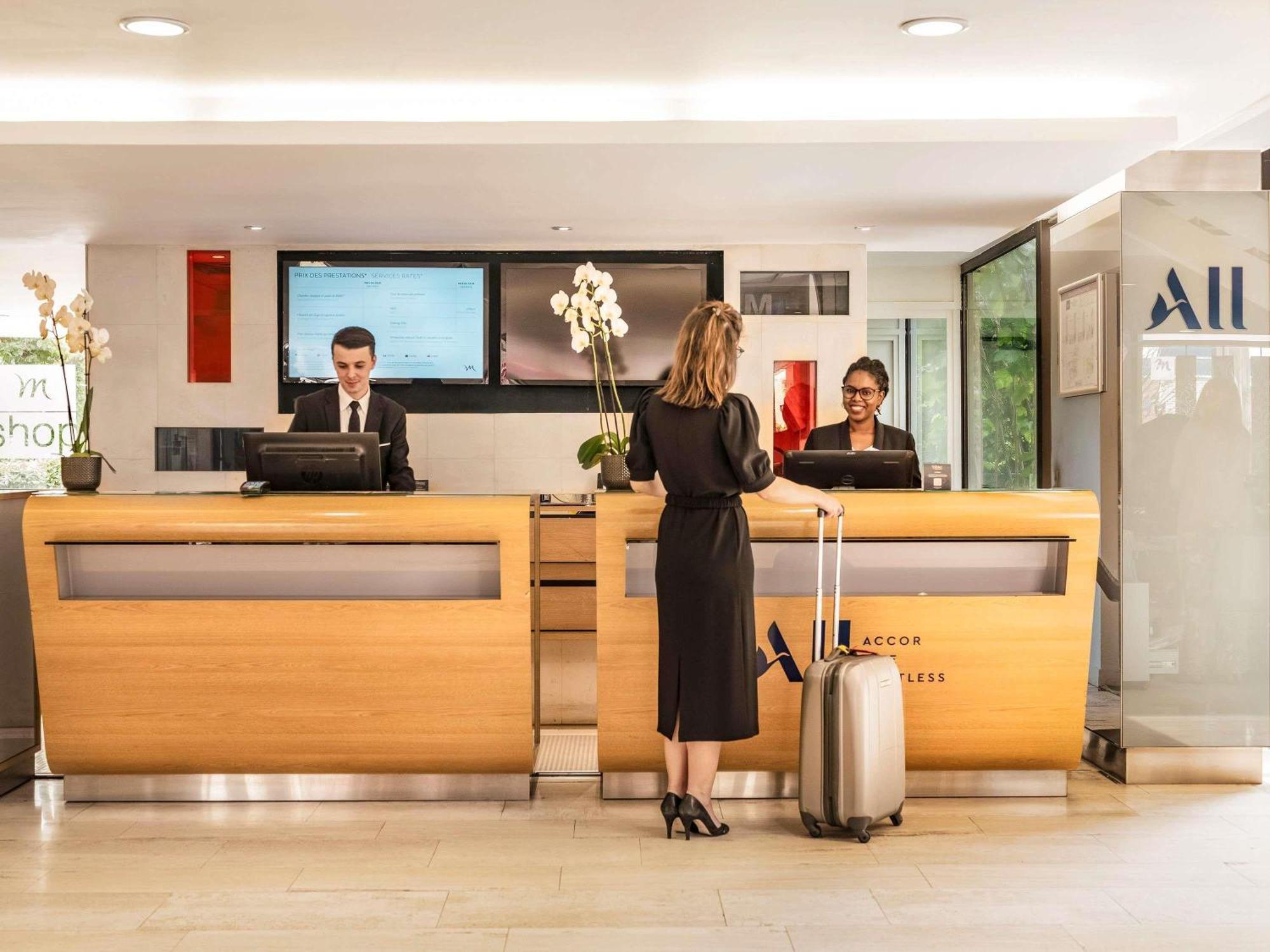 Mercure Centre Tour Eiffel Hotel 4*